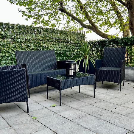 Stylish One-Bedroom Rental With Private Patio In Zone 2 Londres Exterior foto